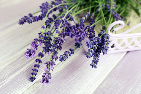 Flores de lavanda en la mesa de cerca —  Fotos de Stock