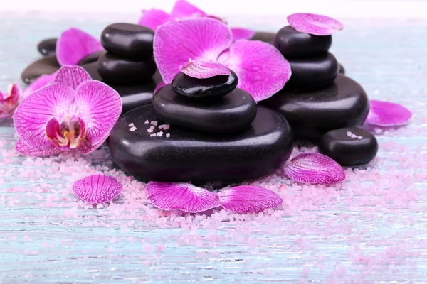 Violet orchid and zen stones close-up — Stock Photo, Image