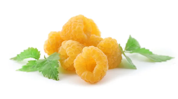 Yellow raspberries with green leaves isolated on white — Stock Photo, Image
