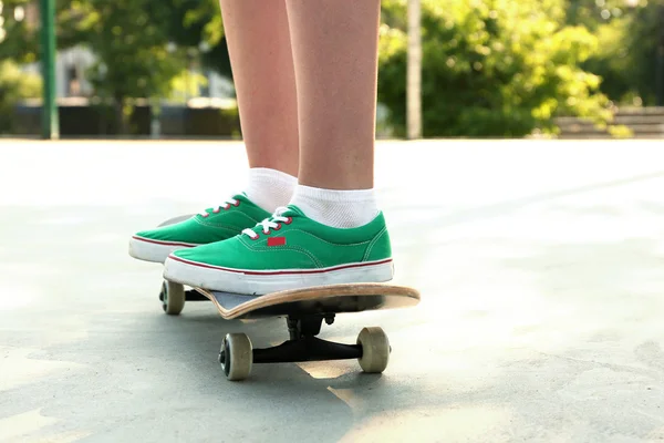 Young skateboarder in gumshoes standing on skate — Stock Photo, Image