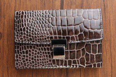 Kapalı deri durumda manikür