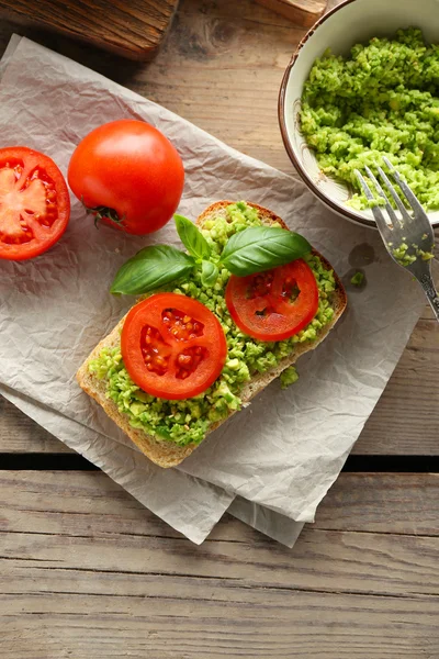 Vegansk smörgås med avocado — Stockfoto