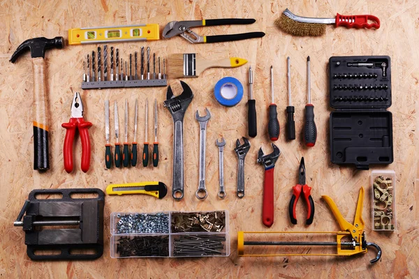 Set van tools op triplex, bovenaanzicht — Stockfoto
