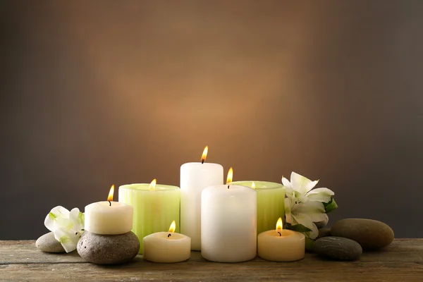 Hermosa composición con velas Imágenes De Stock Sin Royalties Gratis