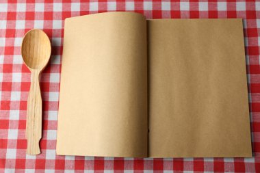 renk masa örtüsü arka plan üzerine açık tarif kitabı