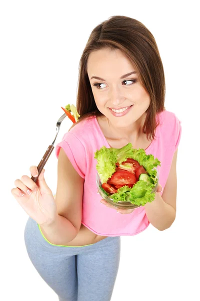 Jeune femme mince avec bol en verre de salade diète isolé sur blanc — Photo