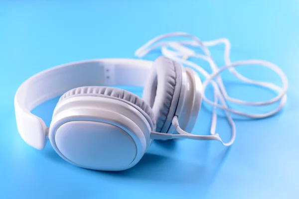 Headphones on blue background — Stock Photo, Image