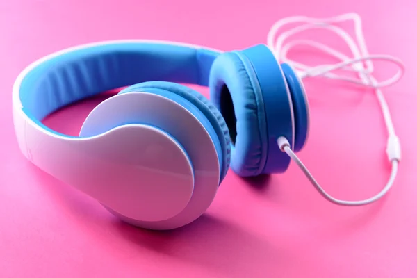 Headphones on pink background — Stock Photo, Image