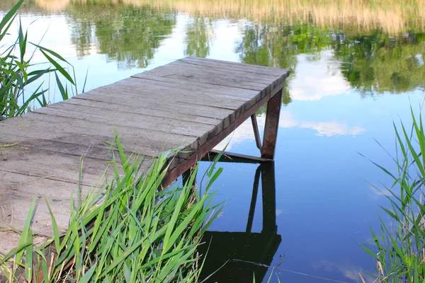 Old wooden jetty at lake — Stock Photo, Image