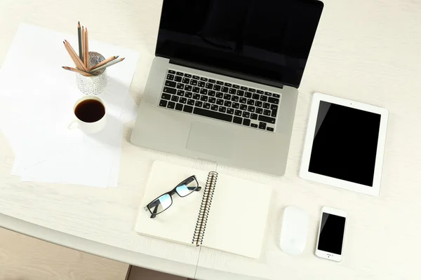 Laptop with tablet and smart phone on Workplace top view — Stock Photo, Image