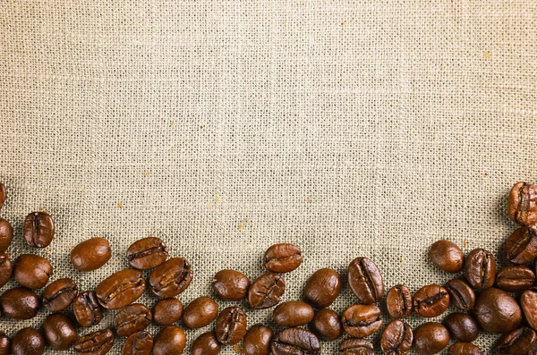 框架的咖啡豆颜色麻布背景 — 图库照片