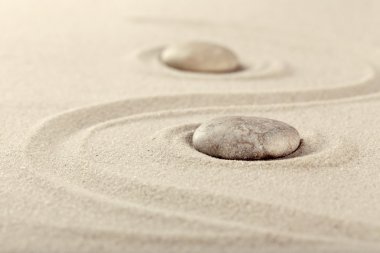 Zen bahçe dinlenmek için taşlarla