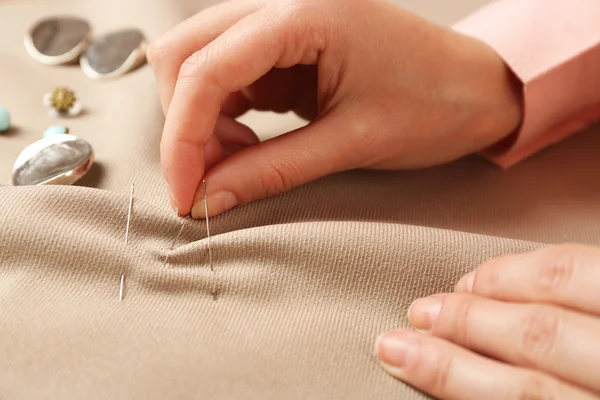 Closeup hands of seamstress at work with cloth fabric — Stock Photo, Image