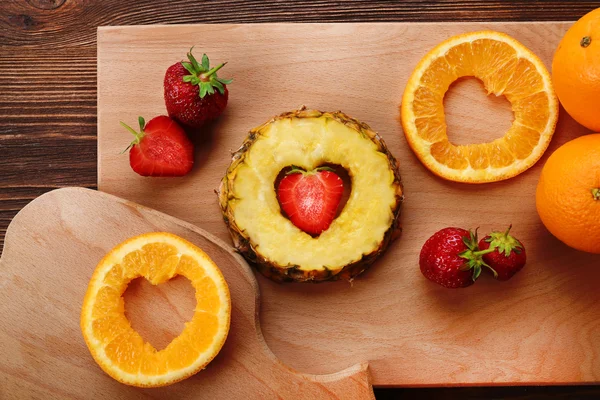 Fruits slices with cut in shape — Stock Photo, Image