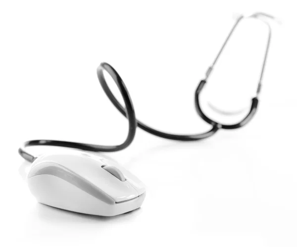 Stethoscoop en computer muis geïsoleerd op wit — Stockfoto