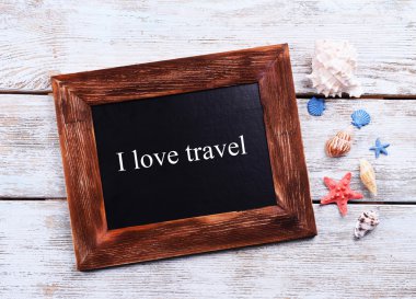 ahşap arka plan üzerinde seyahat yazıt