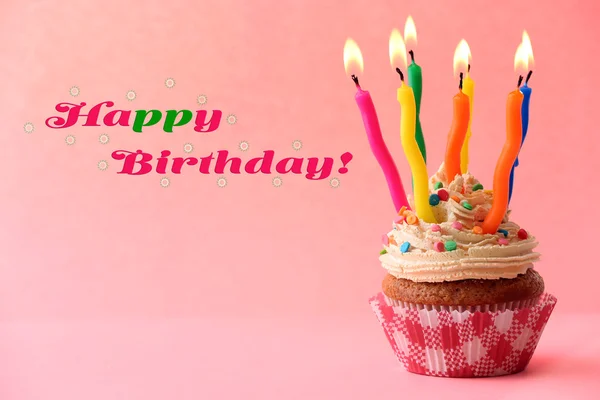 Birthday cupcake with candles on color background — Stock Photo, Image