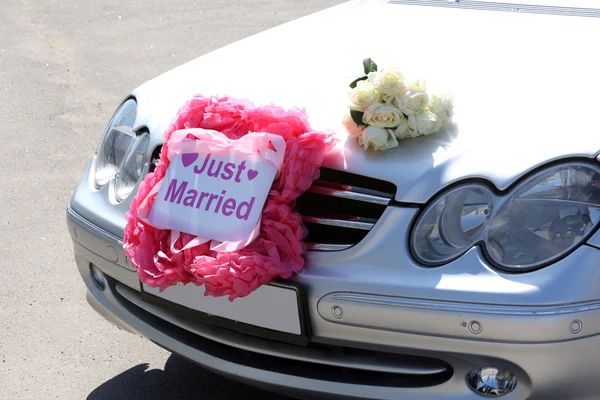 Gri düğün cabriolet, açık havada — Stok fotoğraf