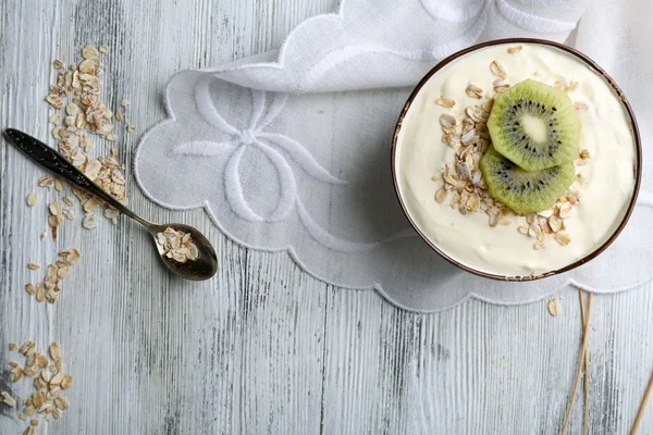 Healthy homemade oatmeal on wooden table, close up — Stock Photo, Image