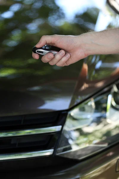 Prensas manuales en sistemas de alarma de coche de control remoto —  Fotos de Stock