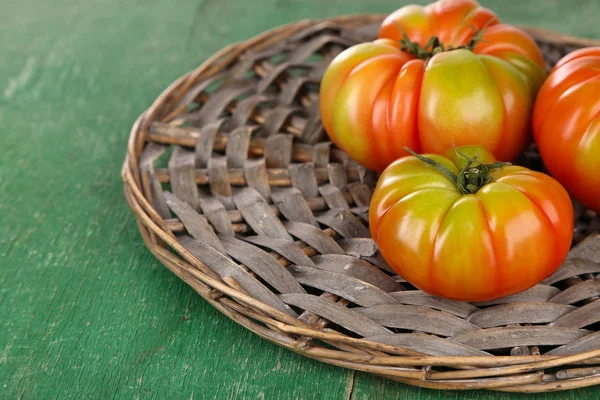 Tomates vertes sur la table close up — Photo