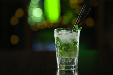 arka plan bar kokteyller bardak