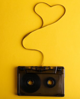 Manyetik bant ile ses kaseti