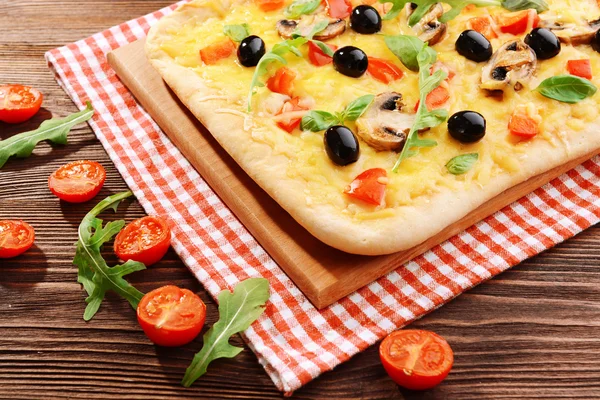 Delicious homemade pizza on table close-up — Stock Photo, Image