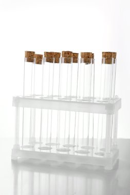 boş laboratuvar test tüpleri