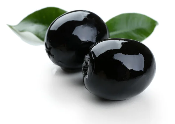 Black olives with leaves — Stock Photo, Image