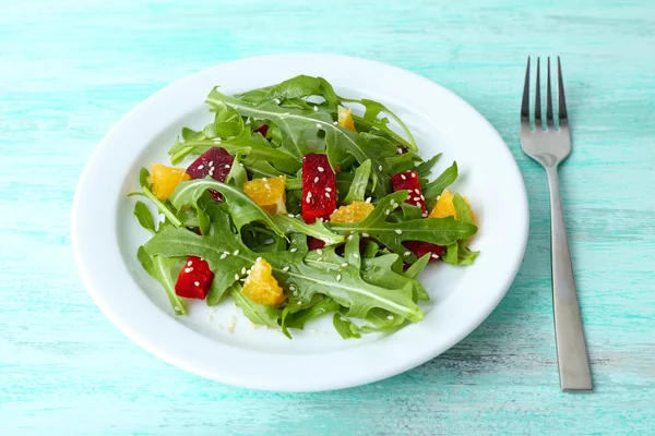 Tasty salad with arugula leaves — Stock Photo, Image