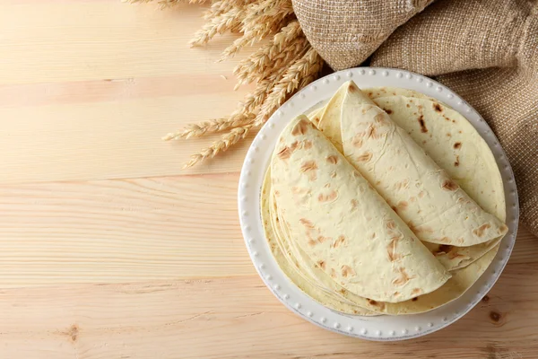 Stapel van zelfgemaakte volkoren tortilla — Stockfoto