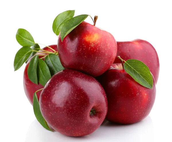 Manzanas rojas aisladas en blanco — Foto de Stock