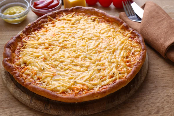 Tasty cheese pizza on table close up — Stock Photo, Image