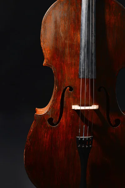 Vintage cello på mörk bakgrund — Stockfoto