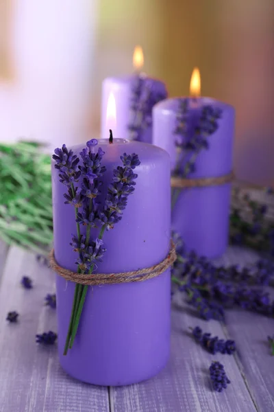 Kaarsen met lavendel — Stockfoto