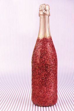 Parlak şişe şampanya
