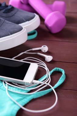 Hareket eden telefon ve kulaklık