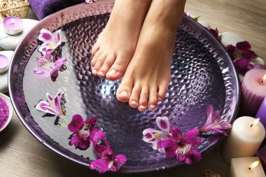 Spa pedikür yordamda kadın ayakları