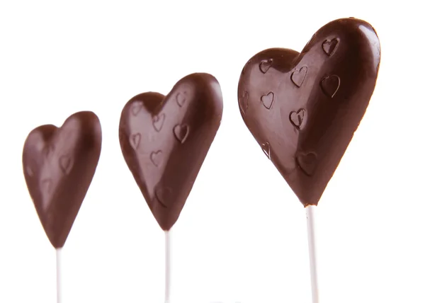 Dulces de chocolate en forma de corazones aislados en blanco —  Fotos de Stock