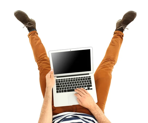 Jovem sentado com laptop isolado no branco — Fotografia de Stock