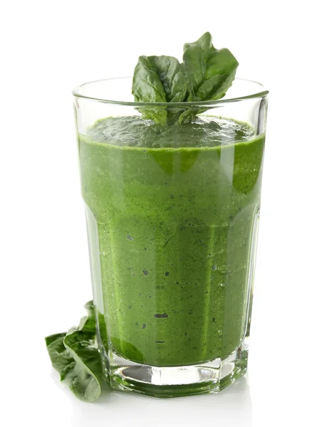 Verre de jus de légumes verts au basilic isolé sur blanc — Photo