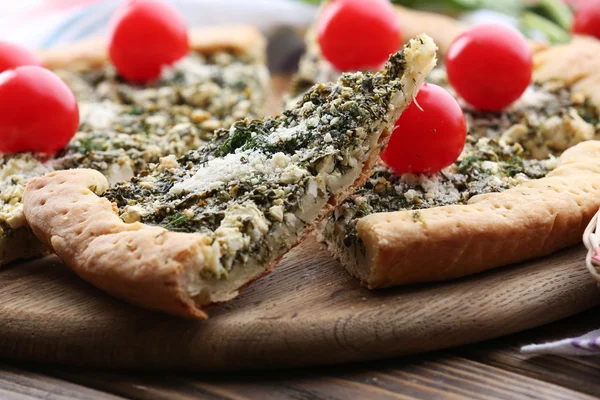 Open pie with spinach — Stock Photo, Image