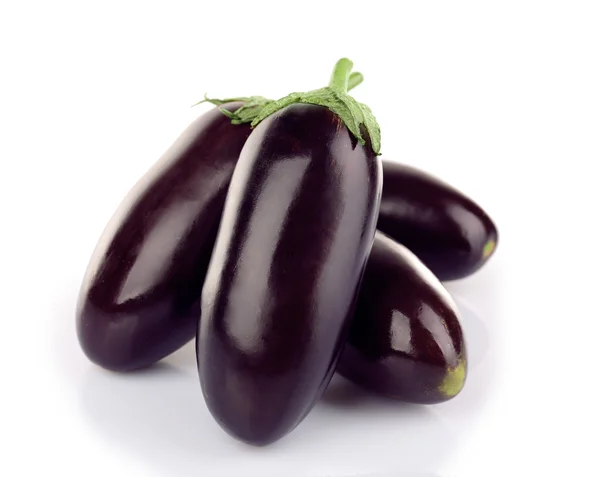 Färska aubergine isolerad på vit — Stockfoto