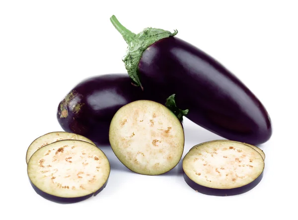 Verse aubergine geïsoleerd op wit — Stockfoto