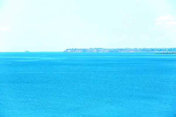 Belle mer et ciel bleu — Photo