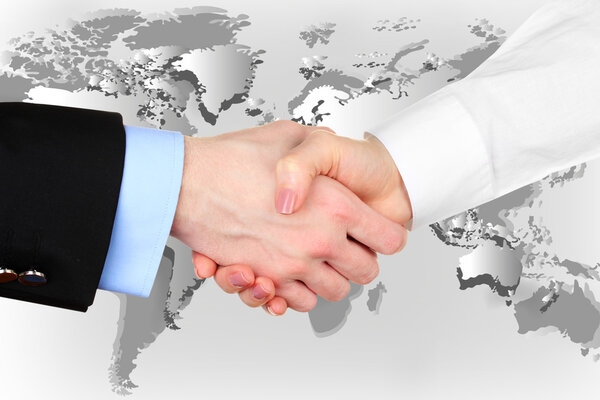 Рукопожатие на фоне карты мира
