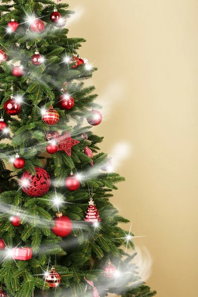 Primer plano del árbol de Navidad decorado — Foto de Stock