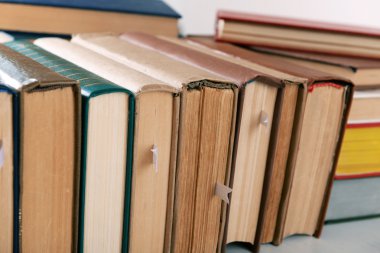 kitap yığını kapat