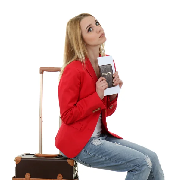 Жінка тримає валізу на світлому фоні — стокове фото